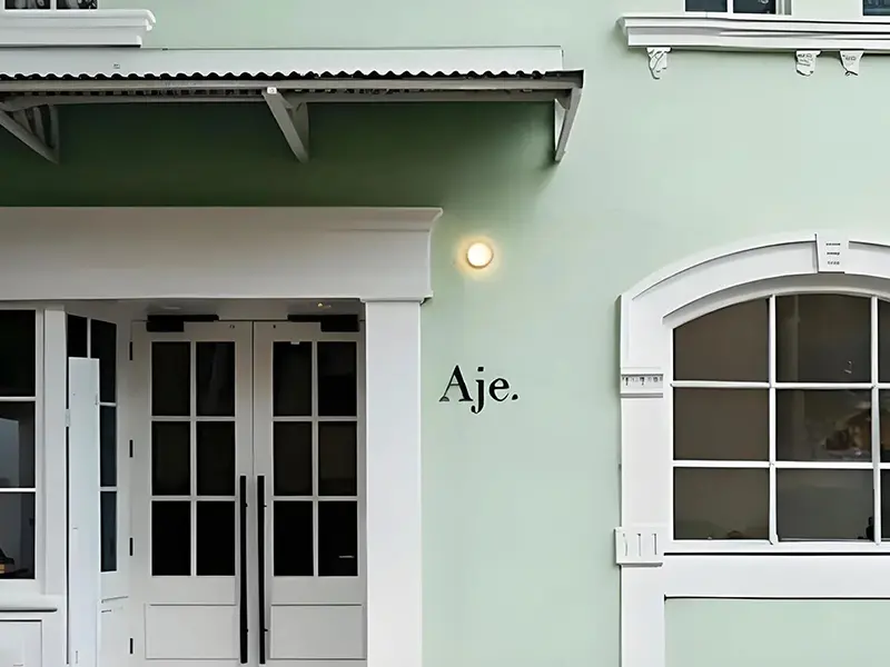 Descripción general de la sala de exposición de muebles de oficina Aje