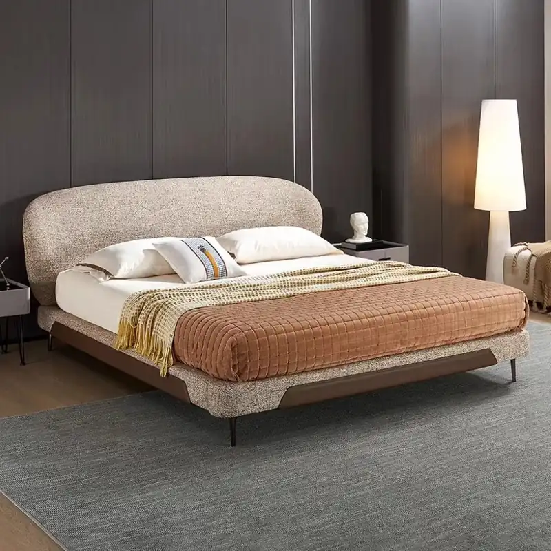 Cama tapizada con cabecero curvo