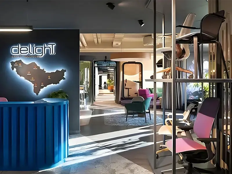 Descripción general de la sala de exposición de muebles de oficina Delight