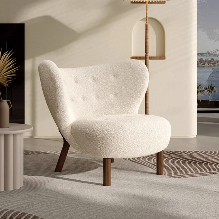 Cómoda tumbona blanca con patas de madera
