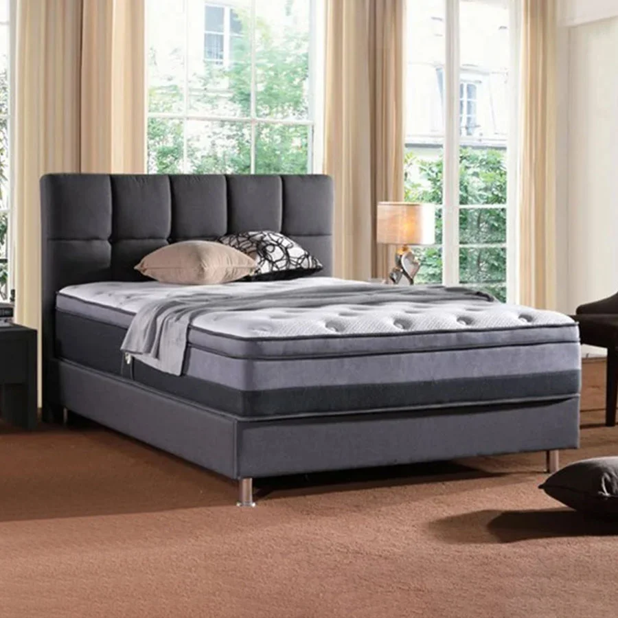 Elegante estructura de cama gris oscuro con estética sencilla.