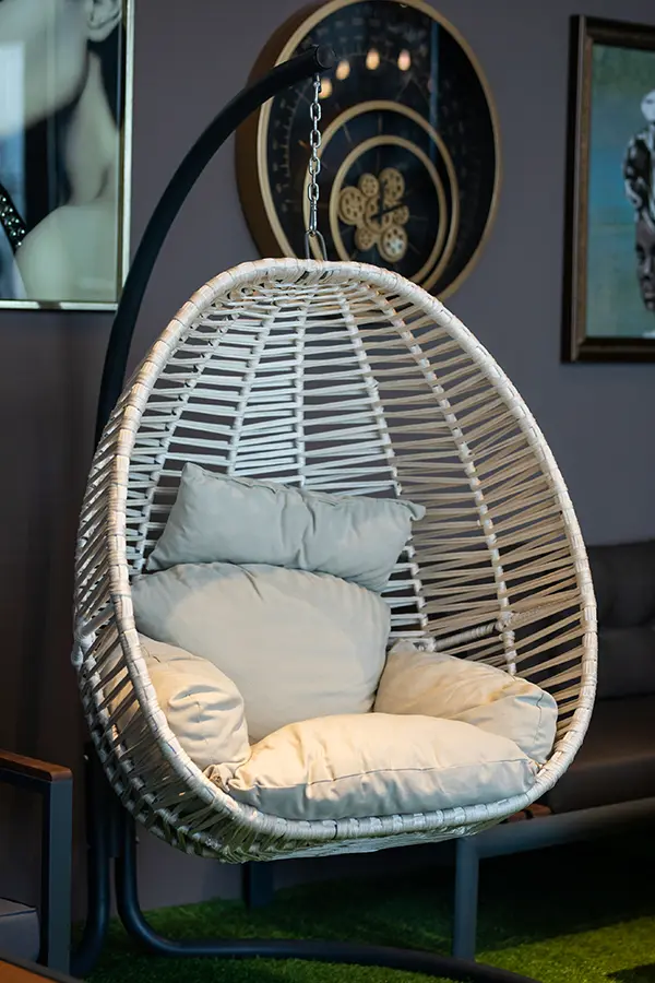 Silla colgante acogedora con forma de huevo para interiores