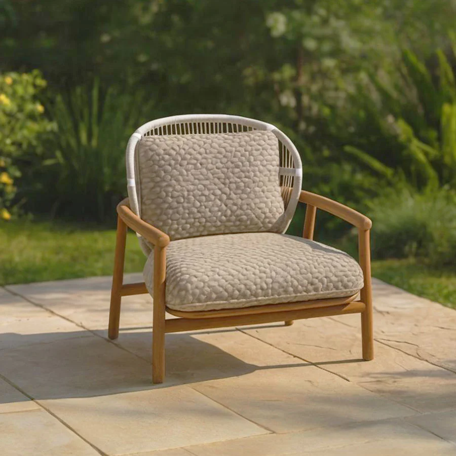 Sillón de exterior de ratán y teca
